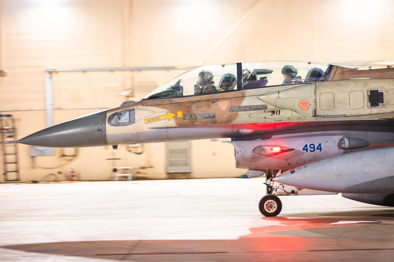 Irán elleni előkészületek, diplomáciai válság és zenei hadüzenet