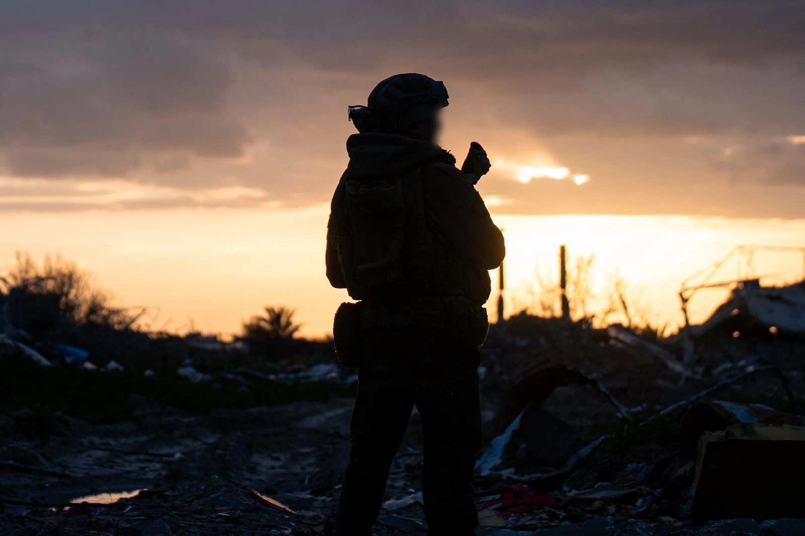 Várakozó Raptorok, felkészülés Irakban és antiszemitizmus Londonban