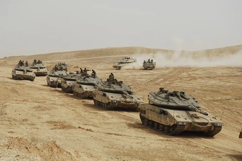 Brutális beavatási rituálé a tüzérségnél, amire Trump kíváncsi és Carlson...