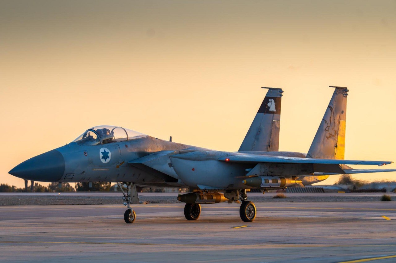 Súlyos károk Irán rakétái miatt, a felhők szerepe a háborúban és vallási...