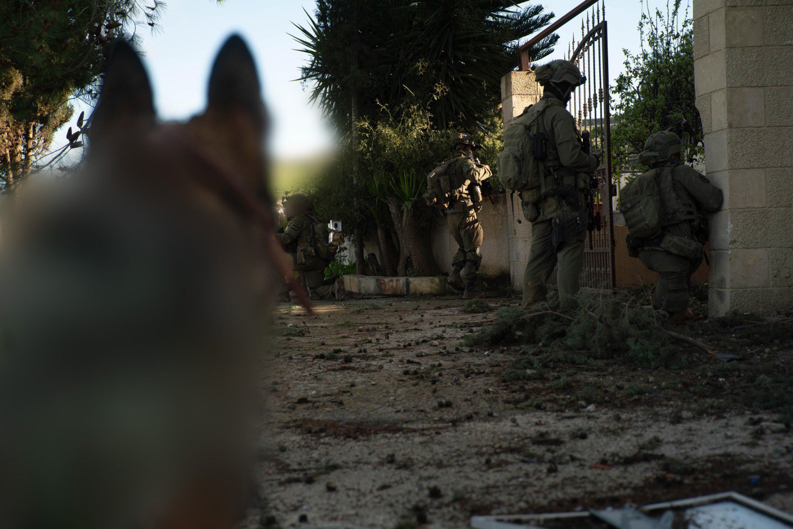 Támadások Libanonból és tárgyalások tűzszünet nélkül