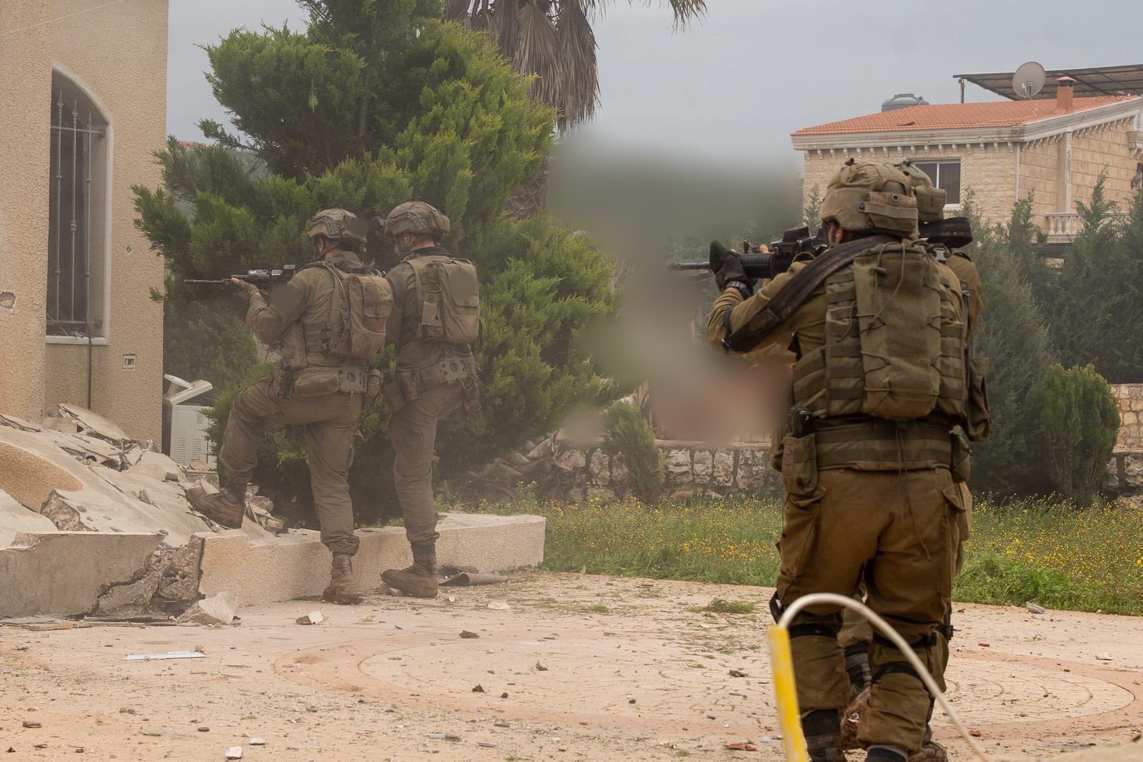 Holtponton a tárgyalások, megakadályozott merénylet Szíriában és gondok...