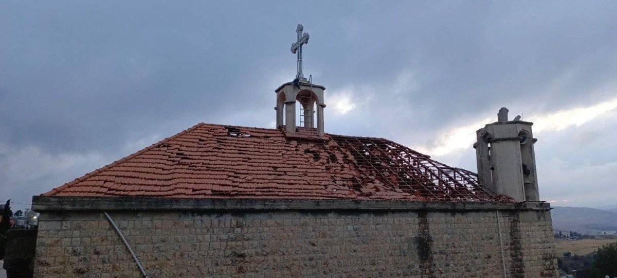 Templomba csapódott a Hezbollah rakétája Libanonban